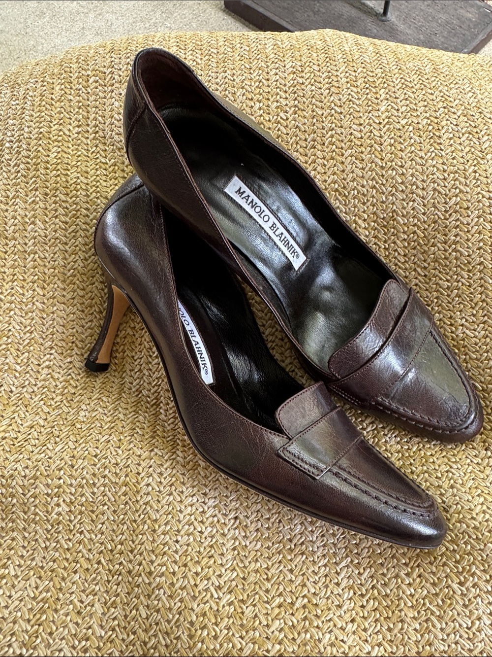Manolo Blahnik Dark Brown Leather Pointed-Toe Pumps